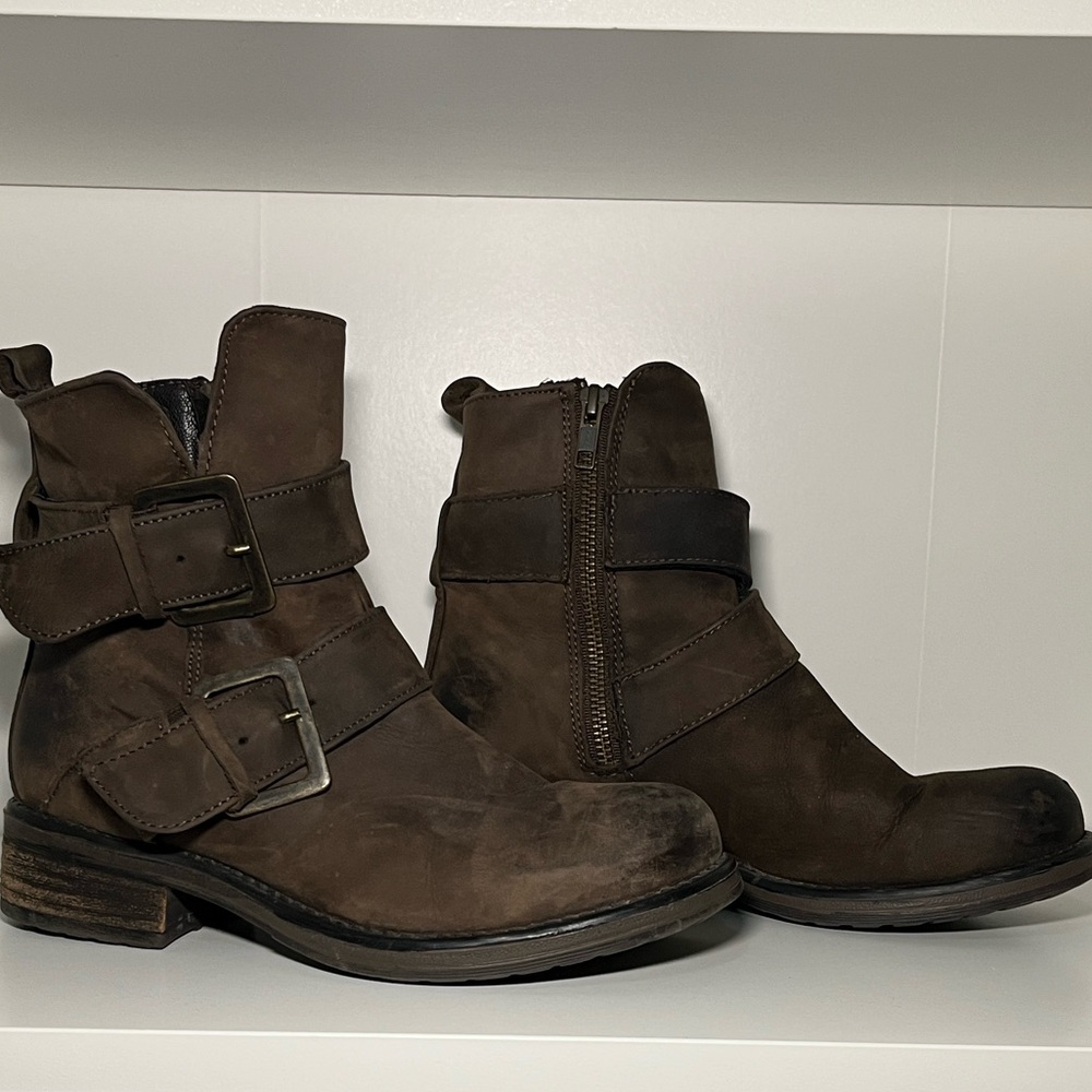 Steve Madden Oyyson Boots - Picture 2 of 7